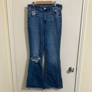 EUC American Eagle Ripped High Rise Super Flare Jeans 8 Regular
